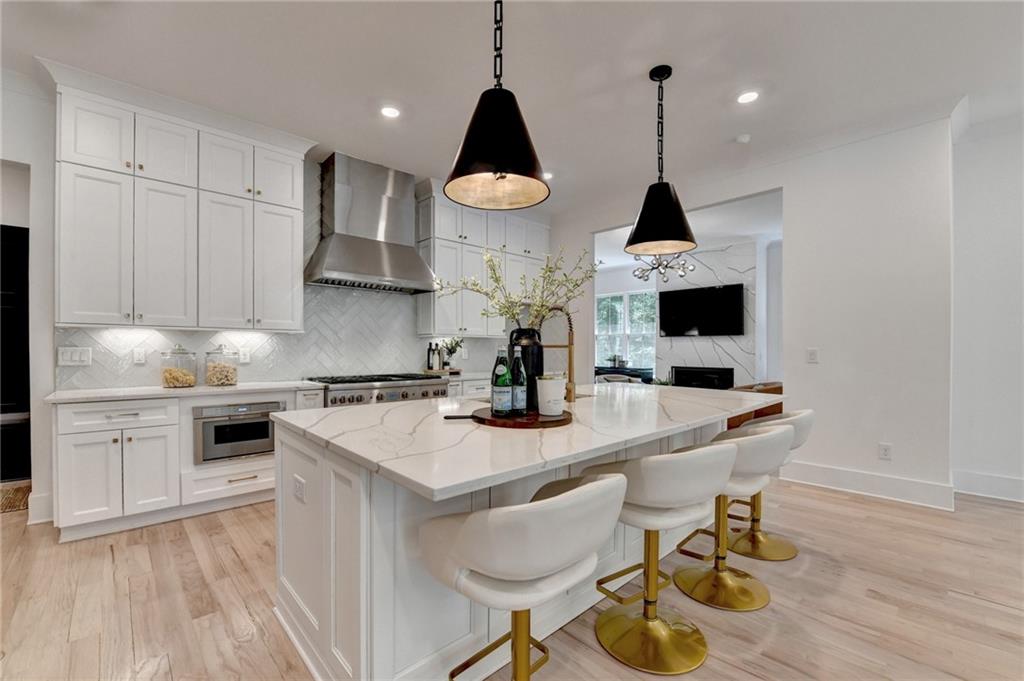1370 Rumson Lane