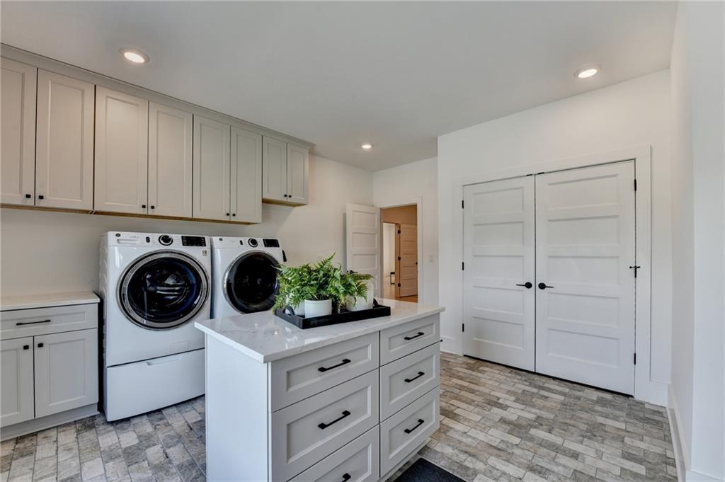 1370 Rumson Lane