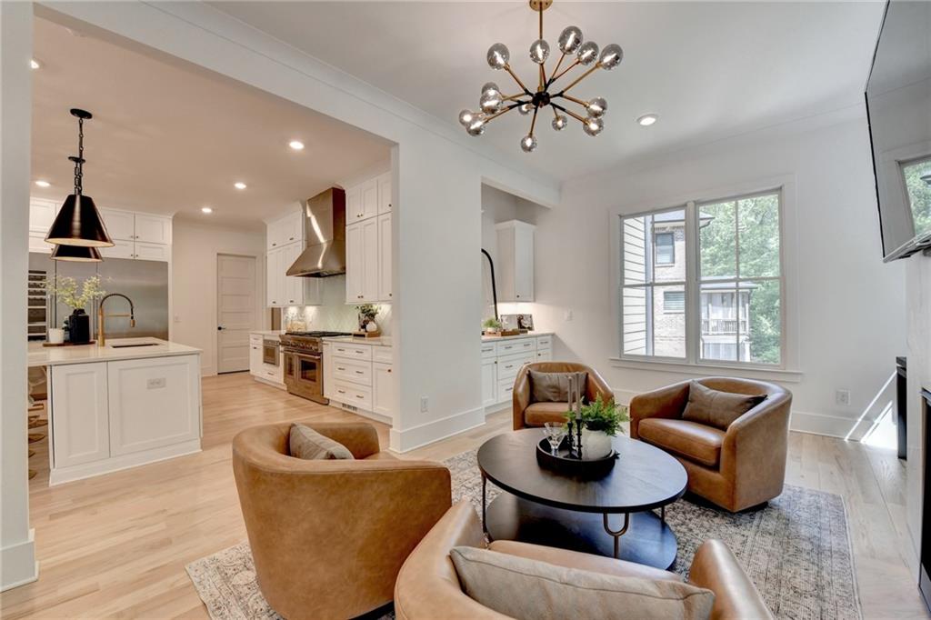 1370 Rumson Lane
