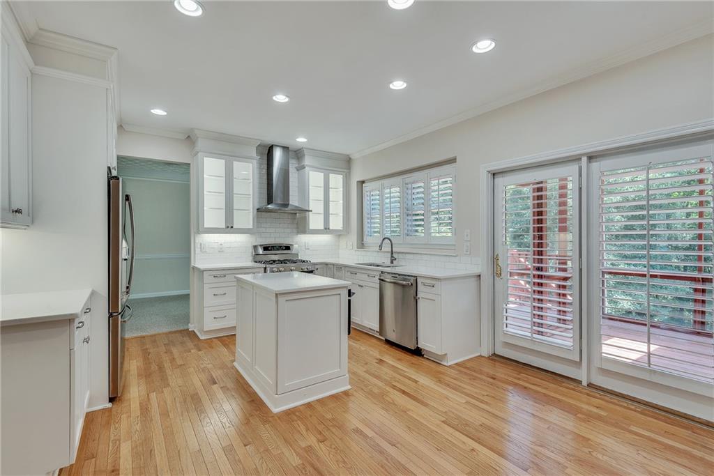 6551 Maid Marion Close