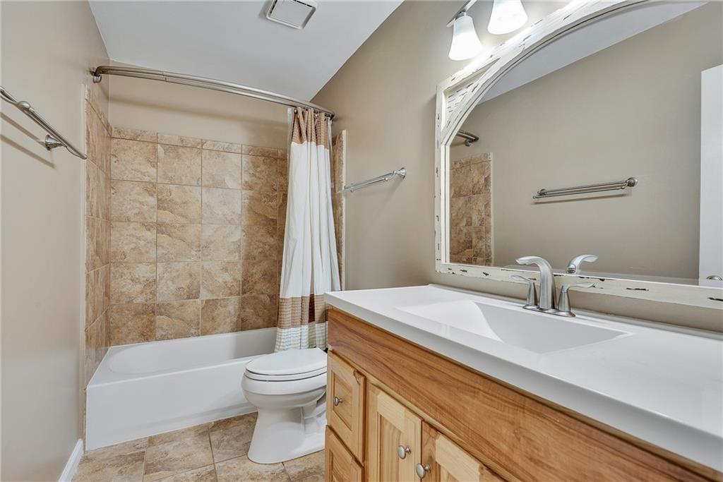 6551 Maid Marion Close