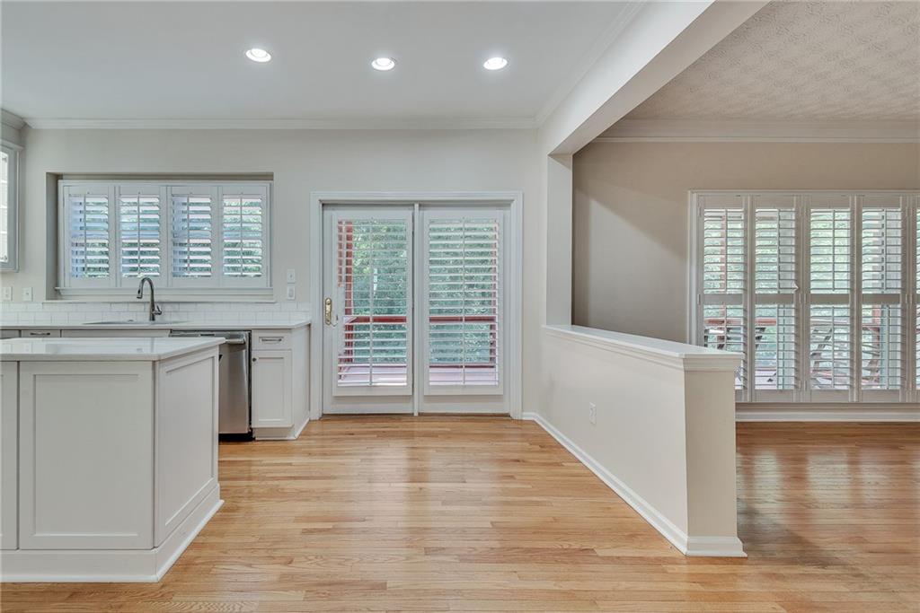 6551 Maid Marion Close