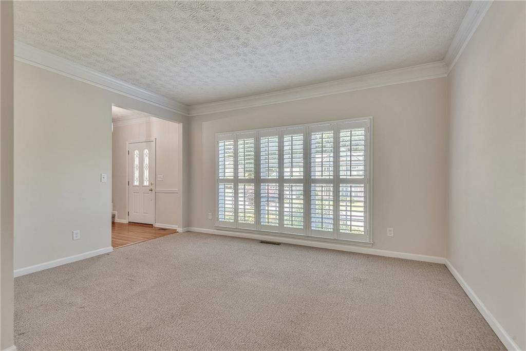 6551 Maid Marion Close