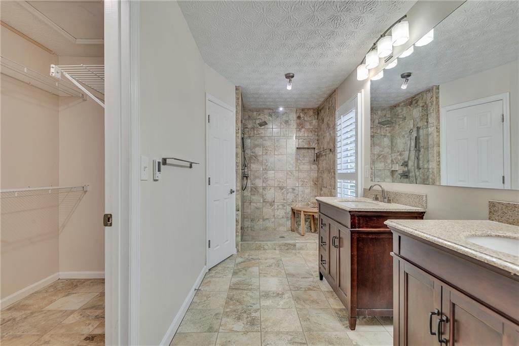 6551 Maid Marion Close