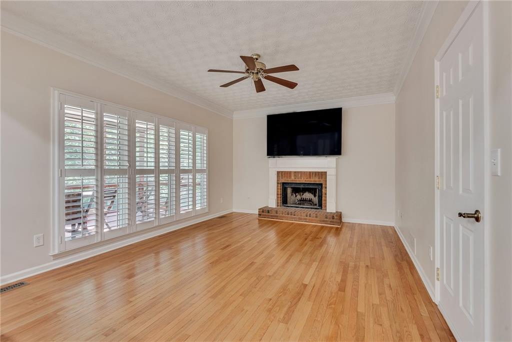 6551 Maid Marion Close