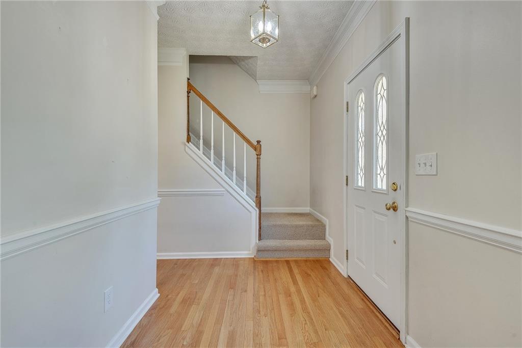 6551 Maid Marion Close