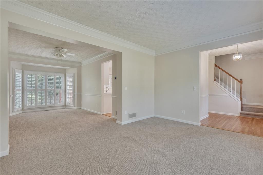 6551 Maid Marion Close