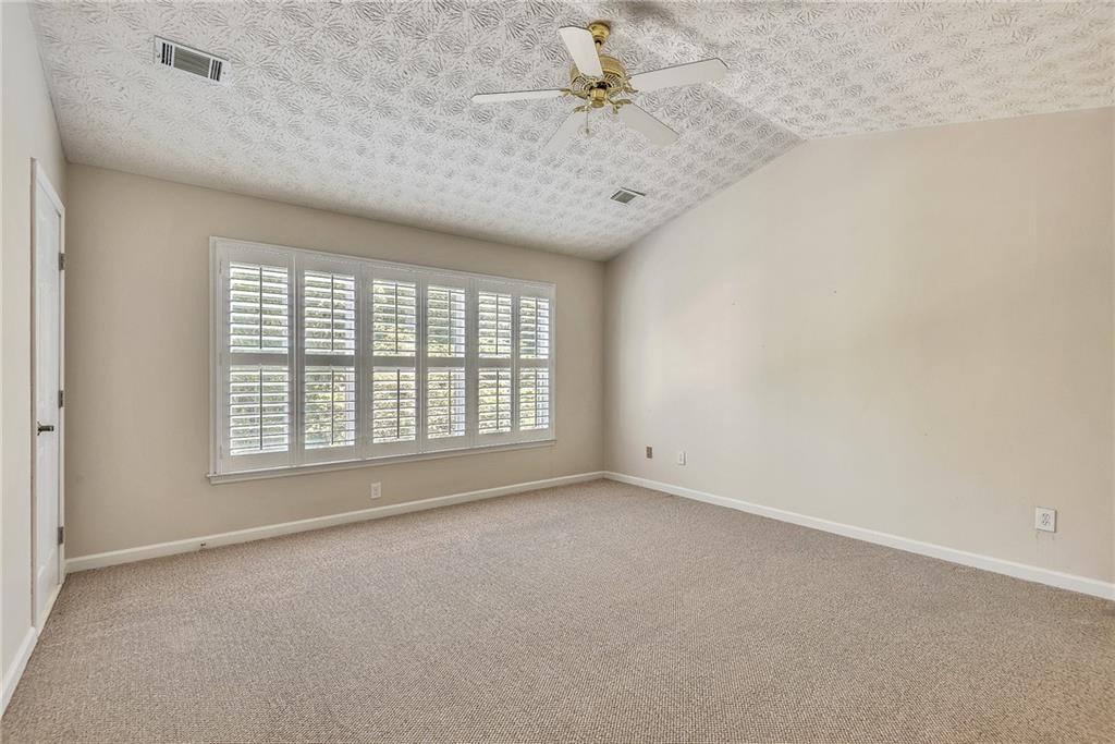 6551 Maid Marion Close