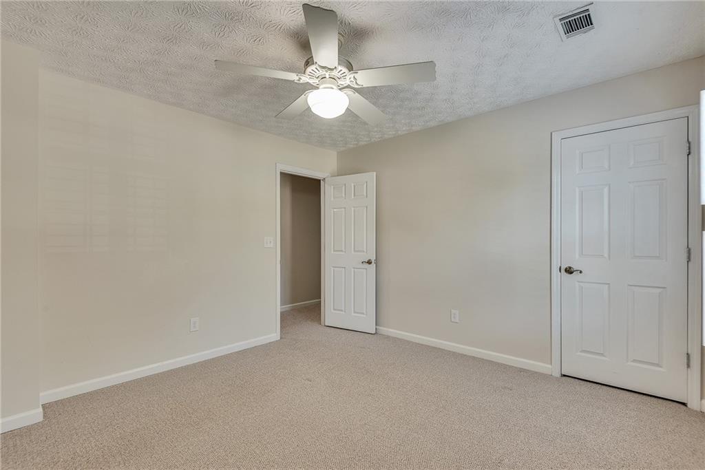 6551 Maid Marion Close