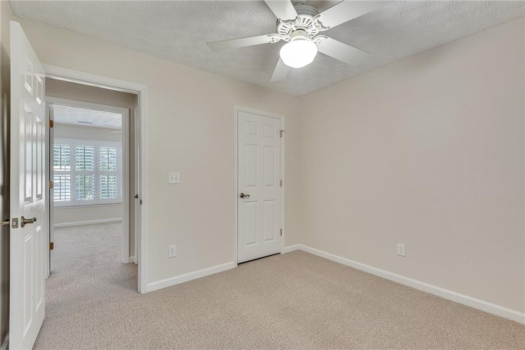 6551 Maid Marion Close