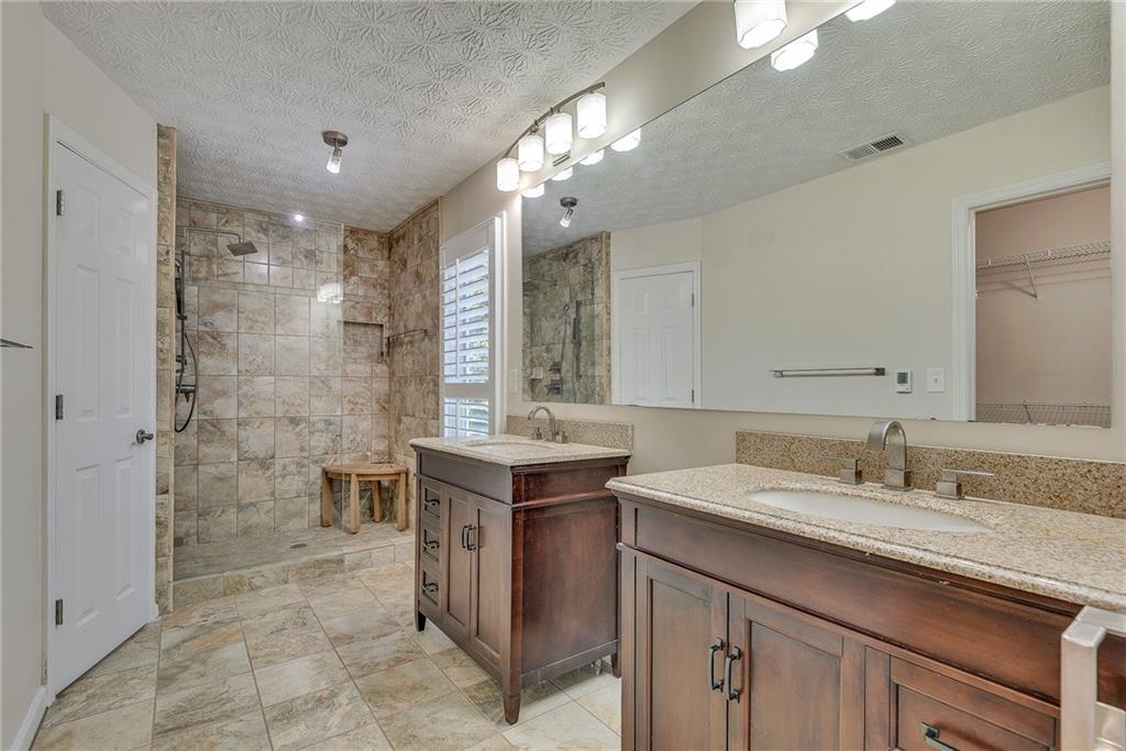 6551 Maid Marion Close