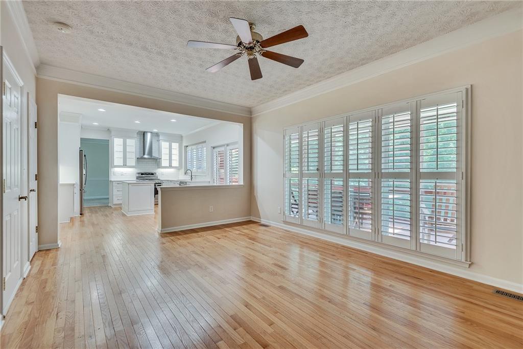 6551 Maid Marion Close