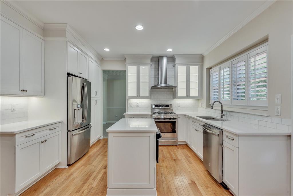 6551 Maid Marion Close