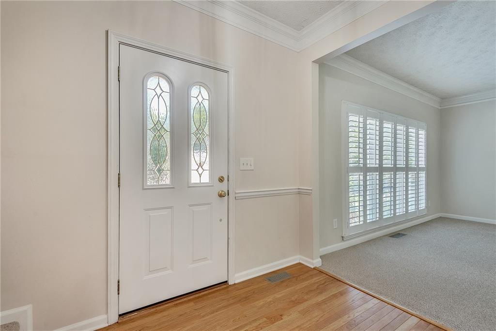6551 Maid Marion Close
