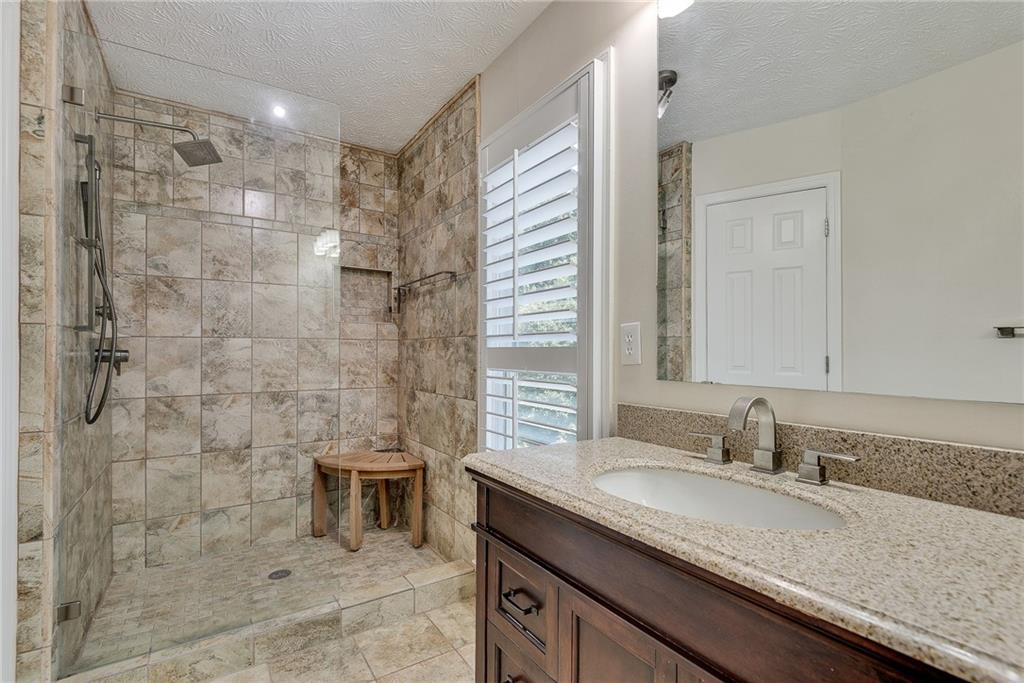 6551 Maid Marion Close