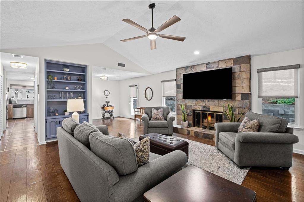 2665 Shadow Pine Drive