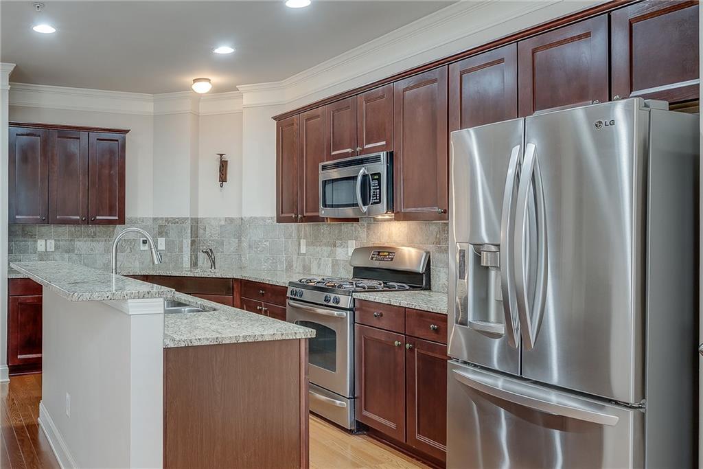 9005 Woodland Trail