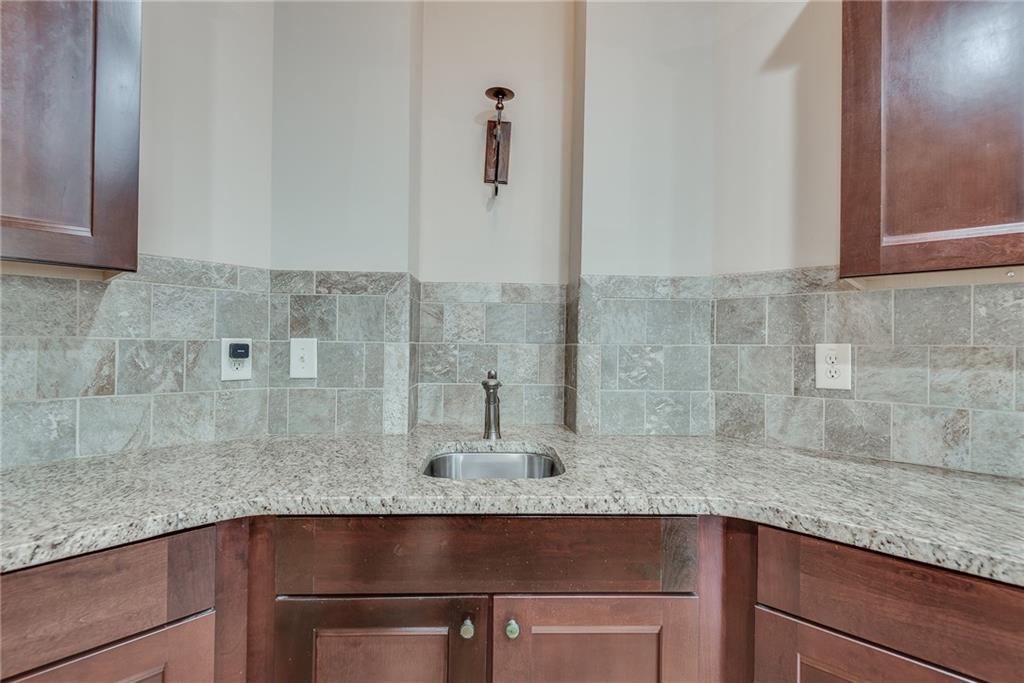9005 Woodland Trail