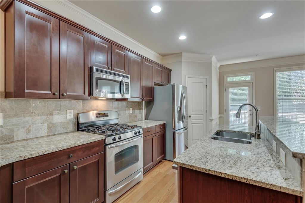 9005 Woodland Trail