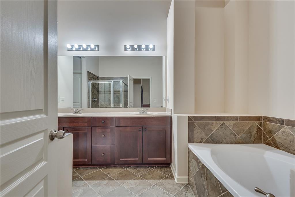 9005 Woodland Trail