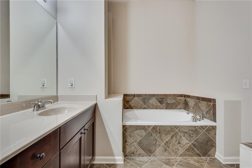 9005 Woodland Trail