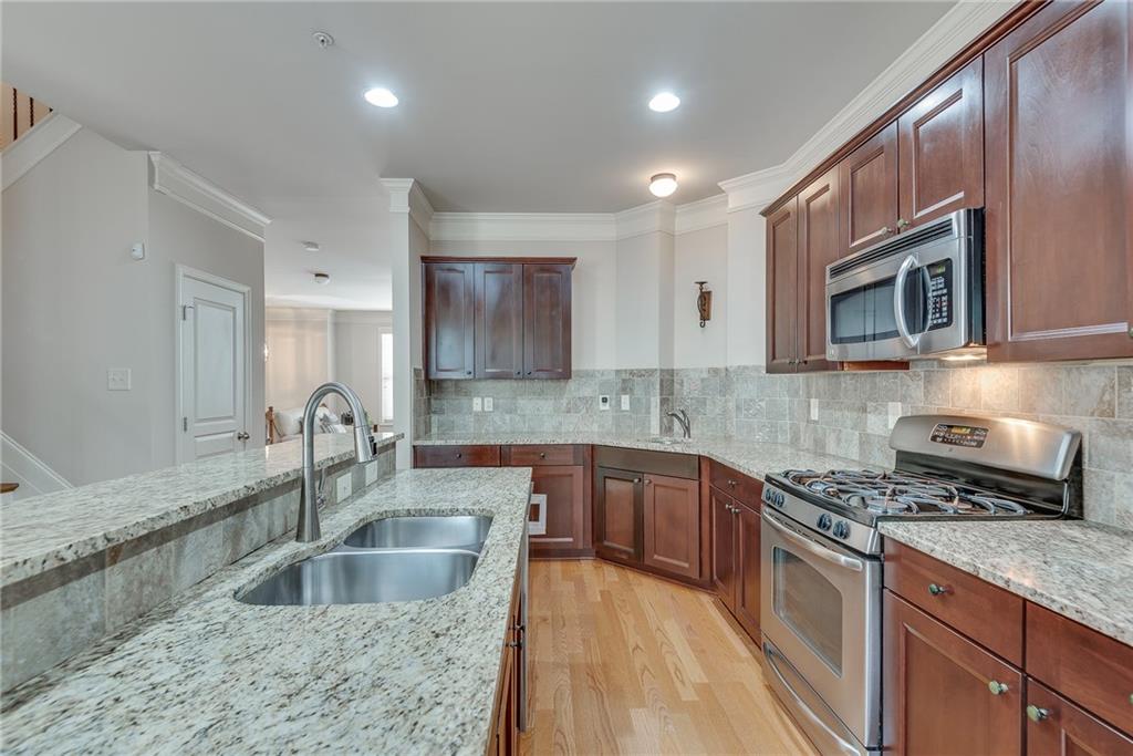 9005 Woodland Trail