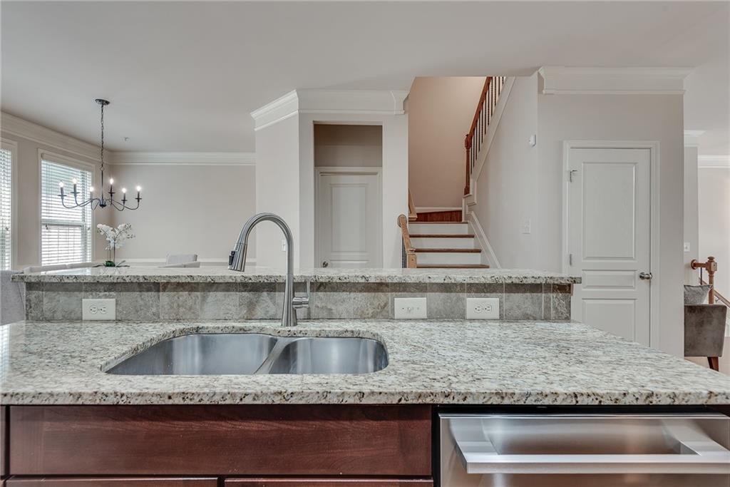 9005 Woodland Trail