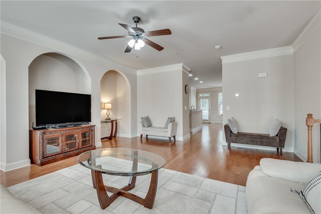 9005 Woodland Trail