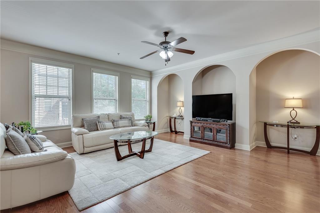 9005 Woodland Trail