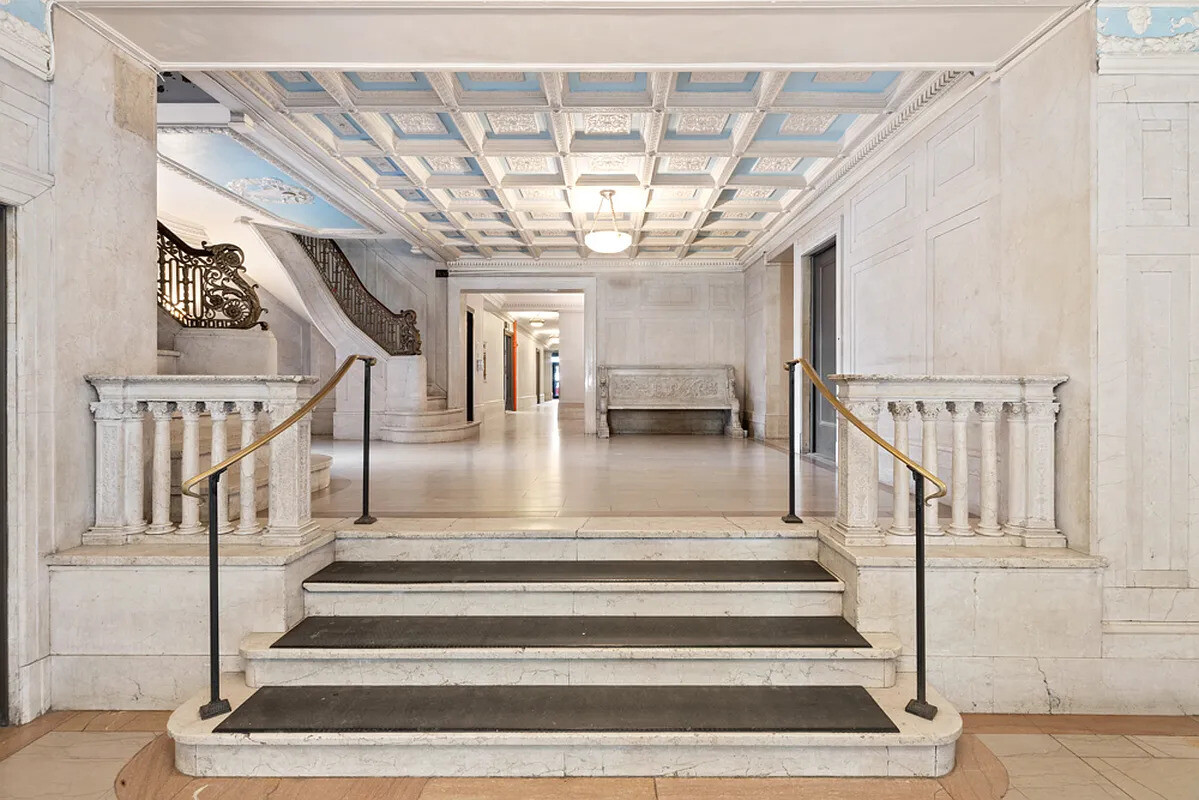 790 RIVERSIDE Drive 1P