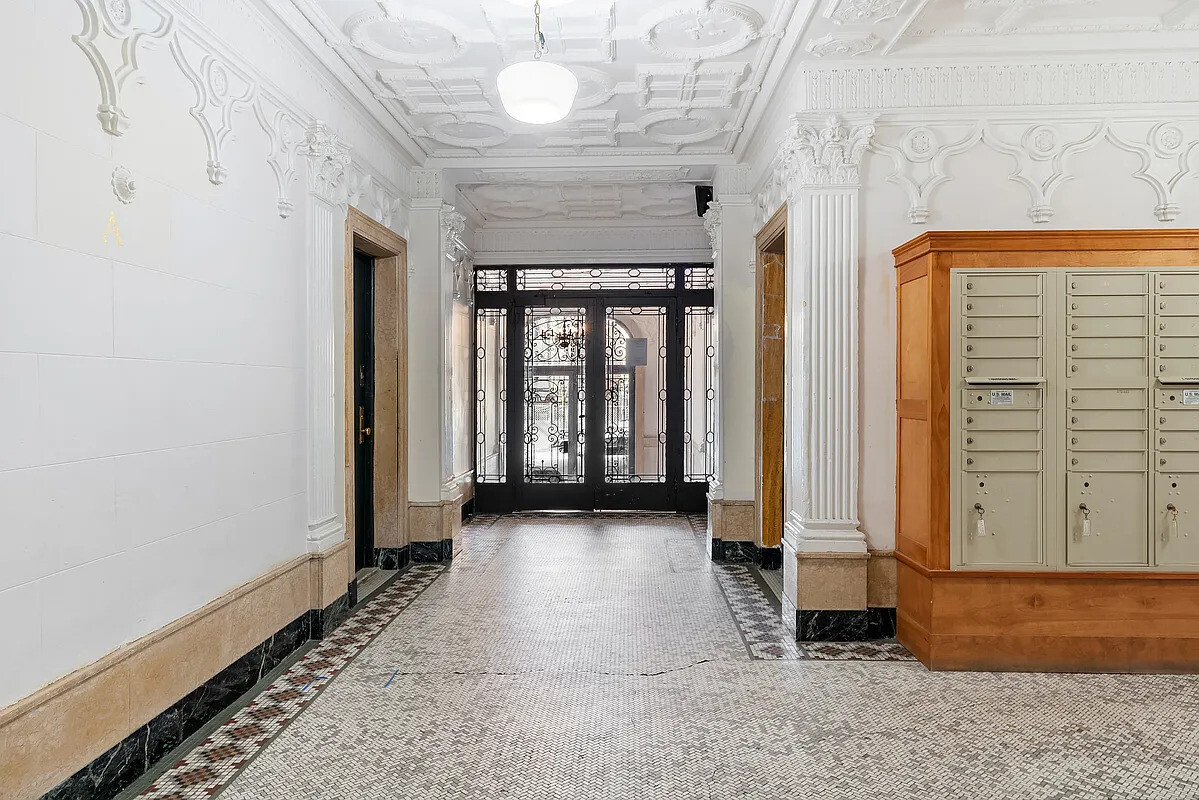 394 LINCOLN Place C2