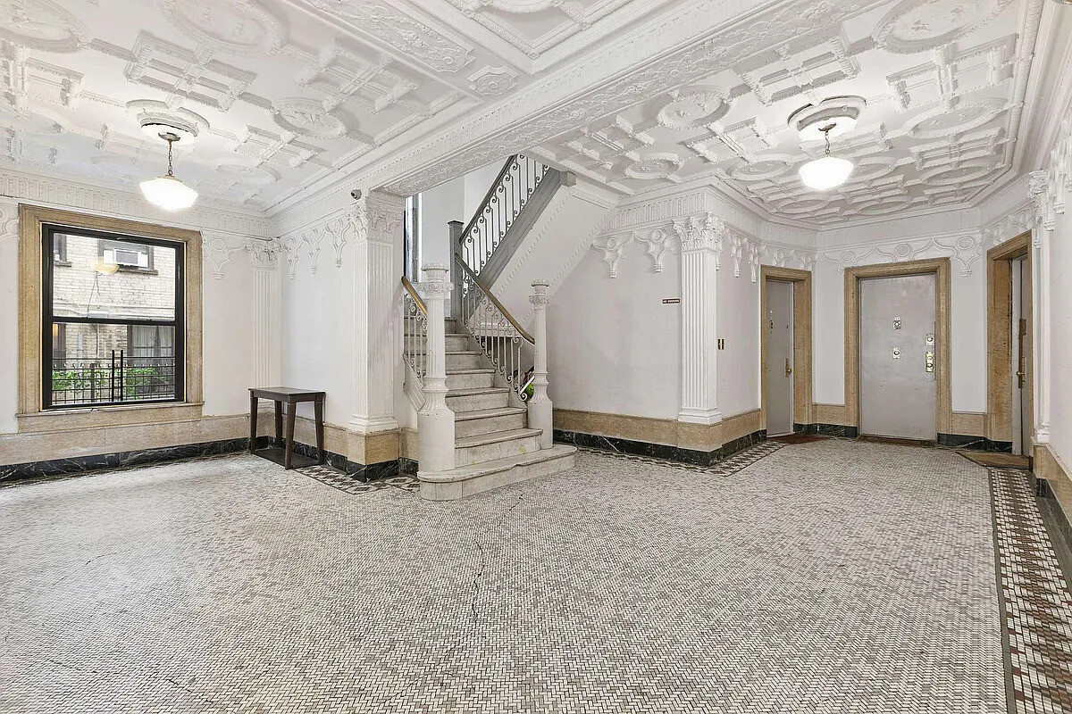 394 LINCOLN Place C2