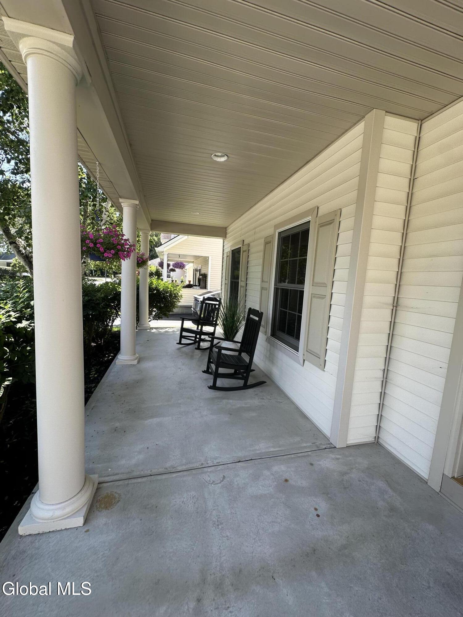 11 Thoroughbred Drive