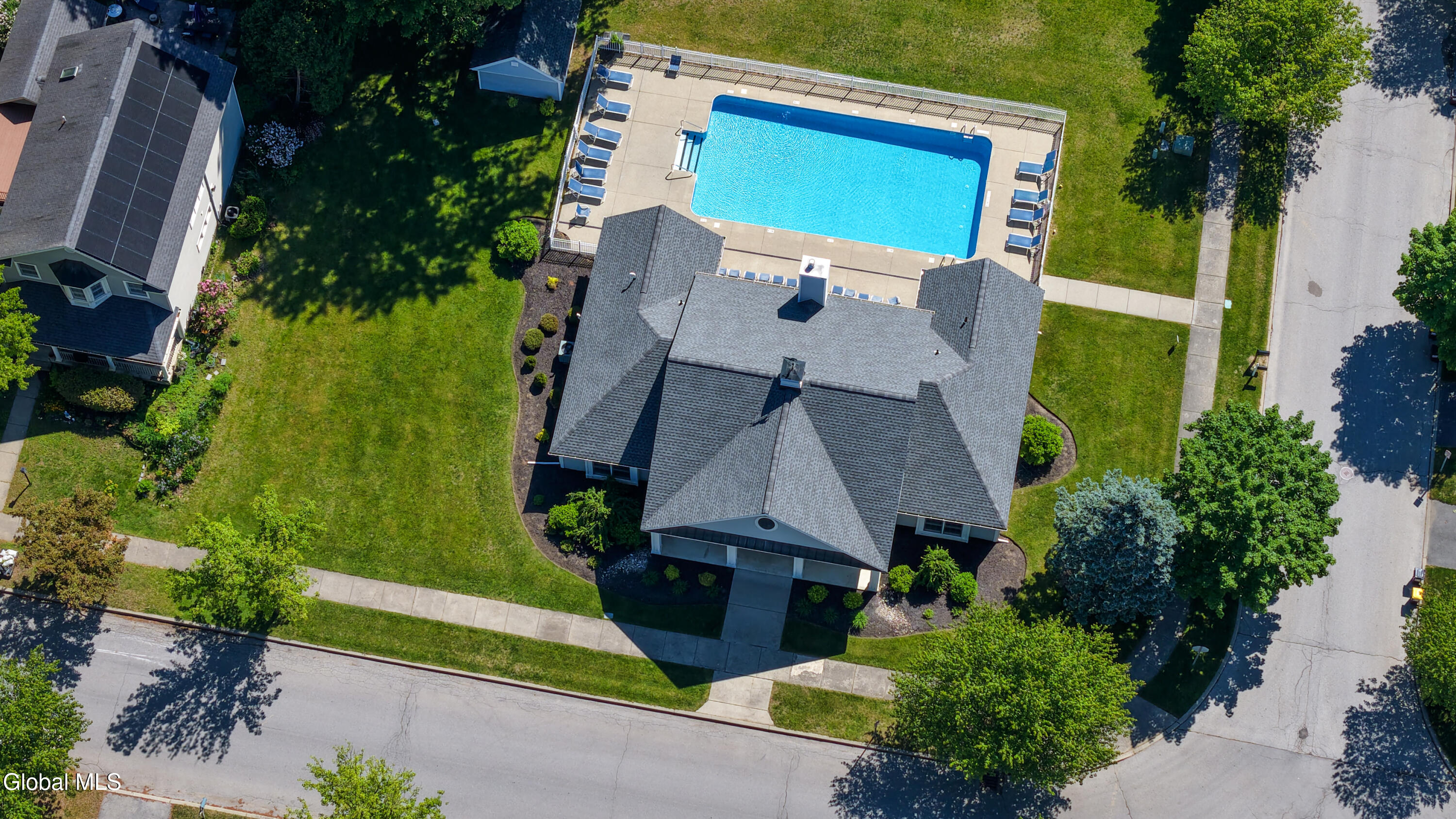 11 Thoroughbred Drive