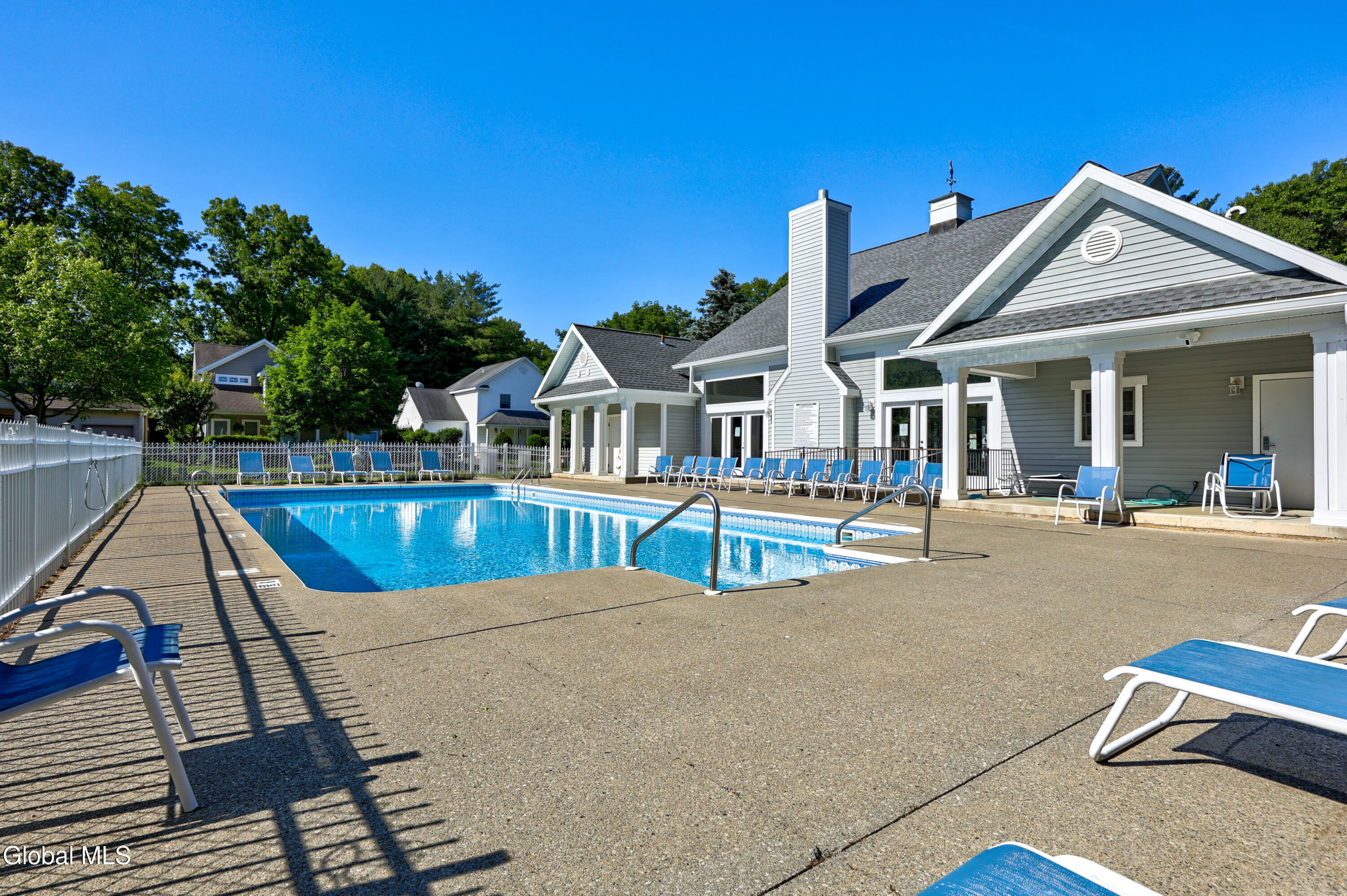 11 Thoroughbred Drive