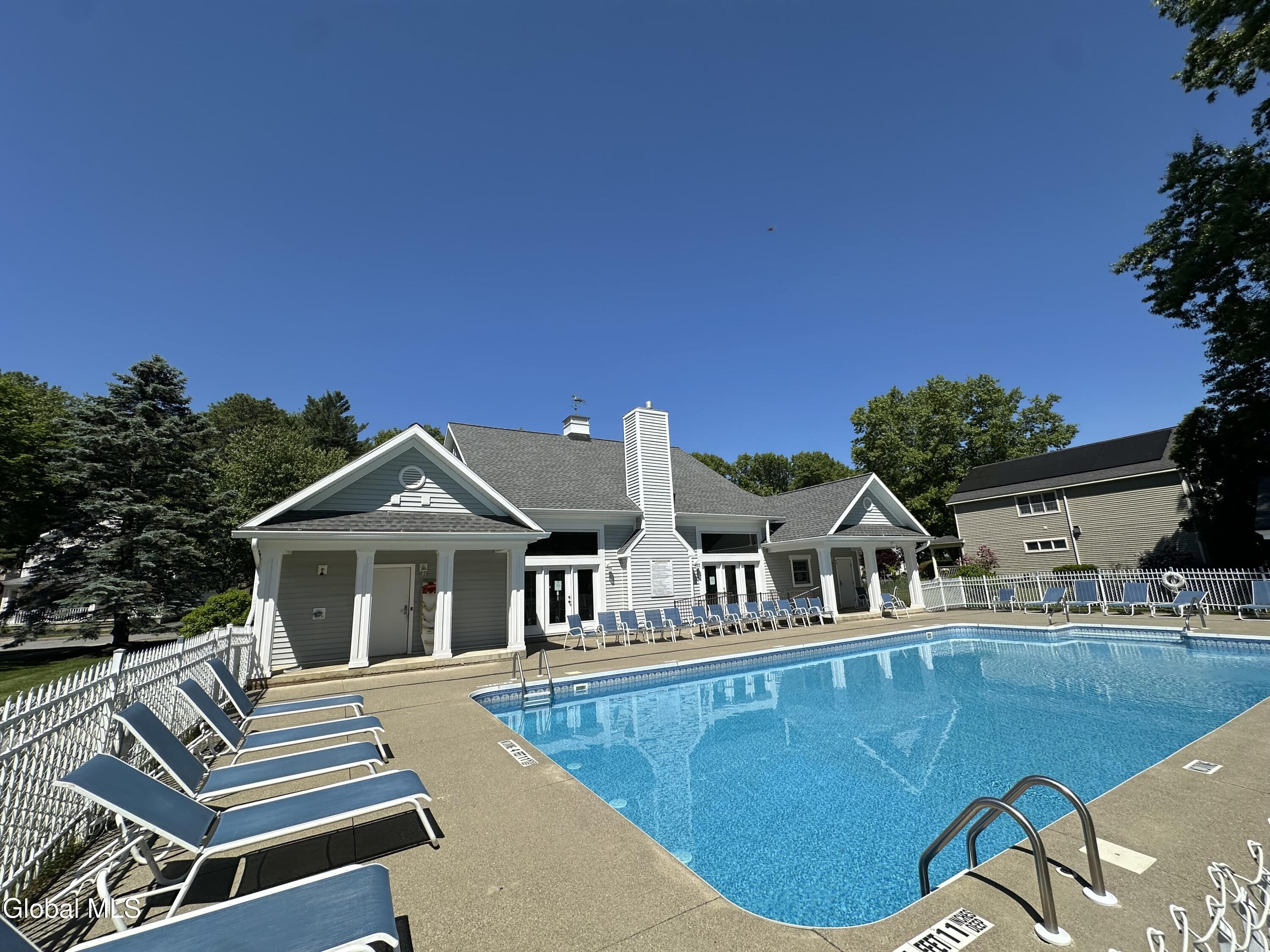 11 Thoroughbred Drive