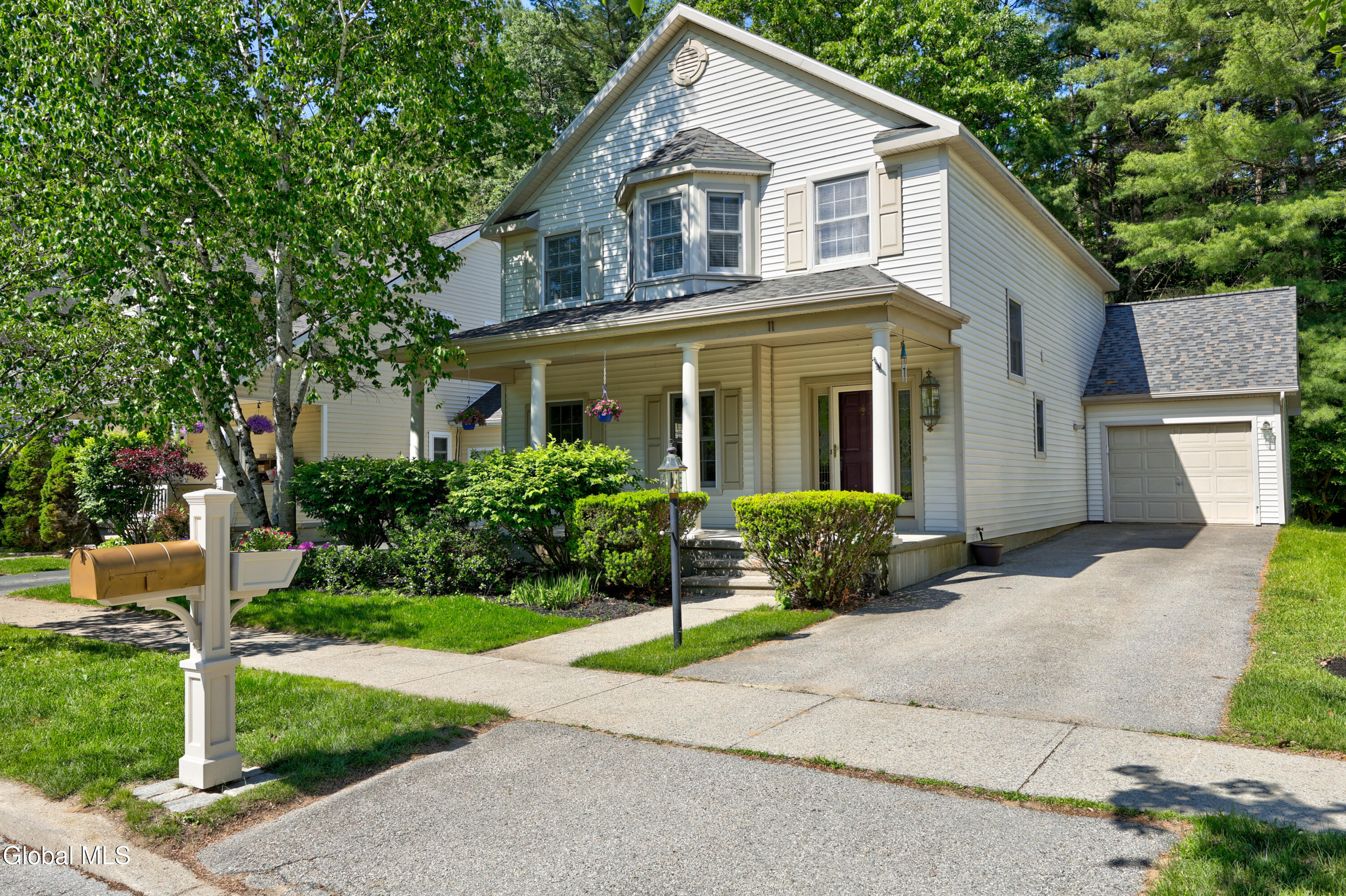 11 Thoroughbred Drive