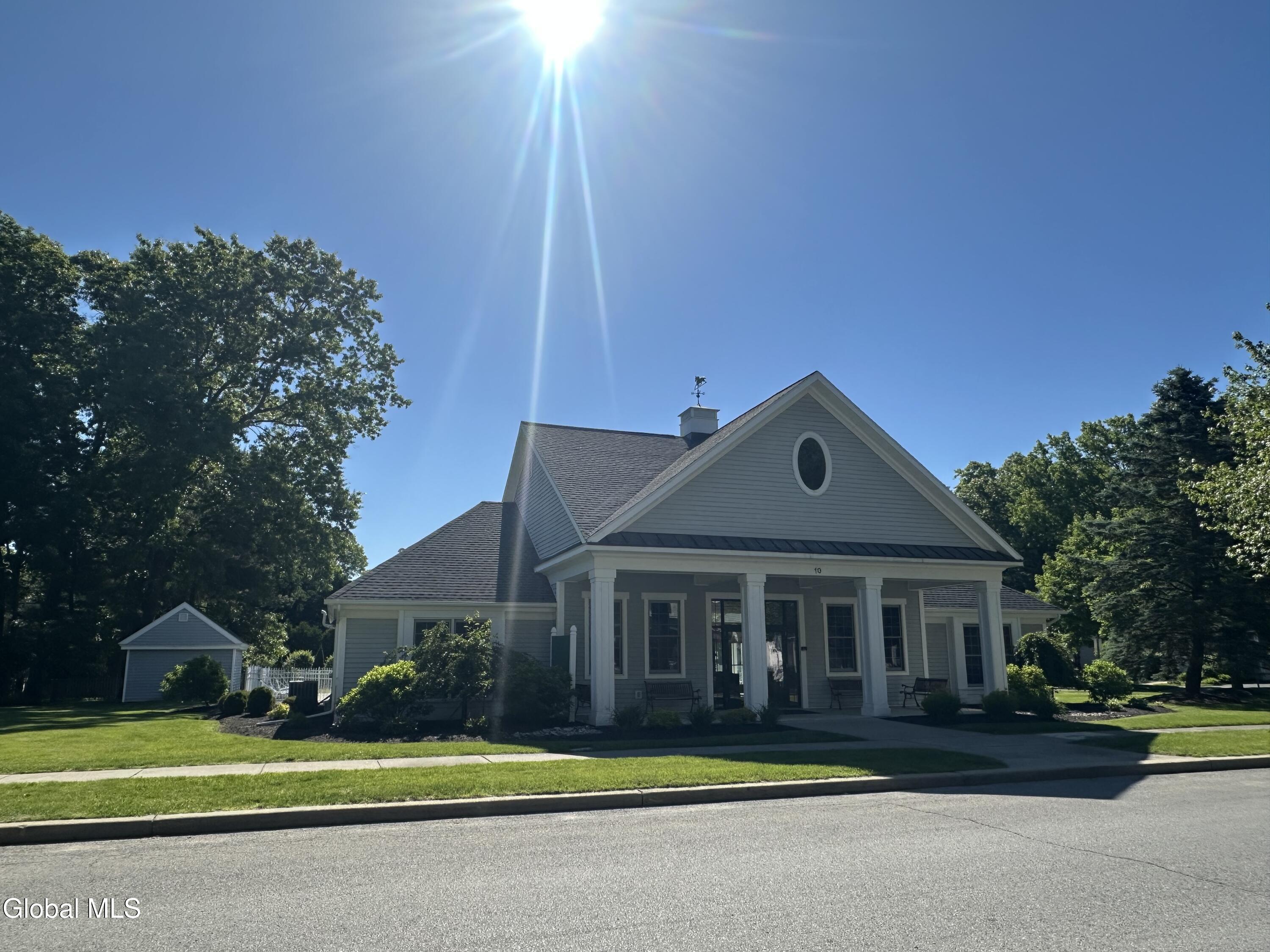 11 Thoroughbred Drive