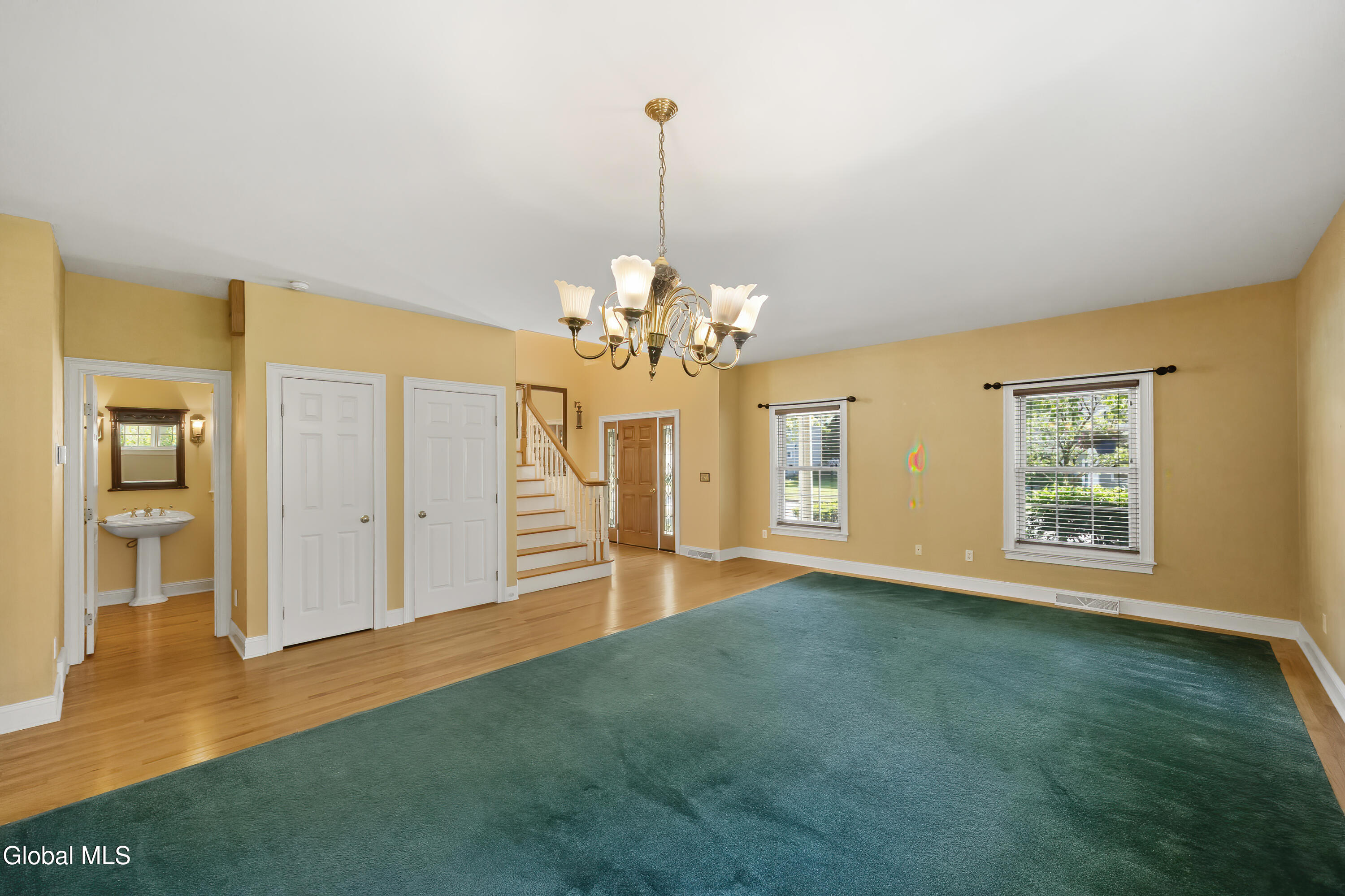 11 Thoroughbred Drive