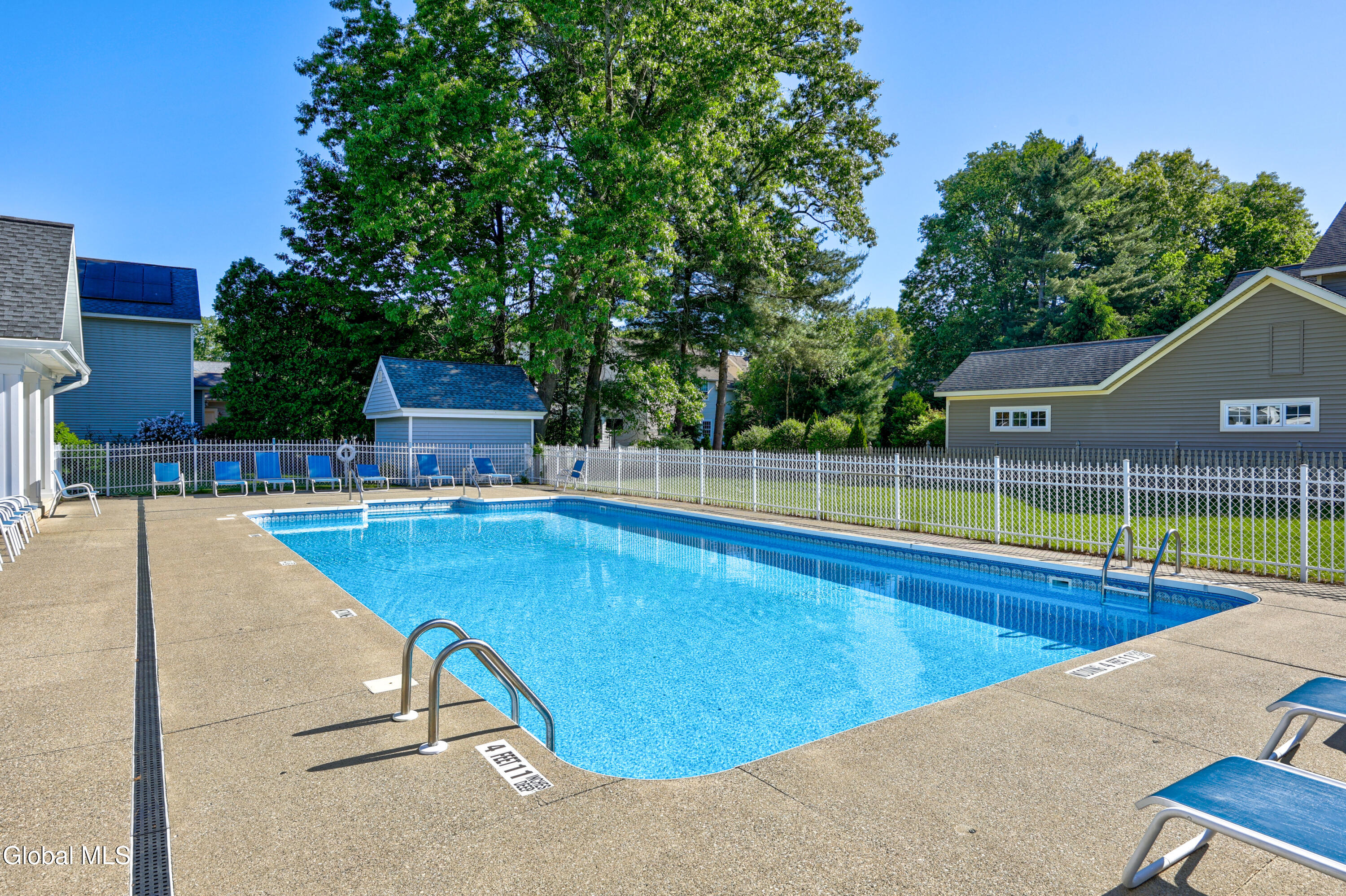 11 Thoroughbred Drive
