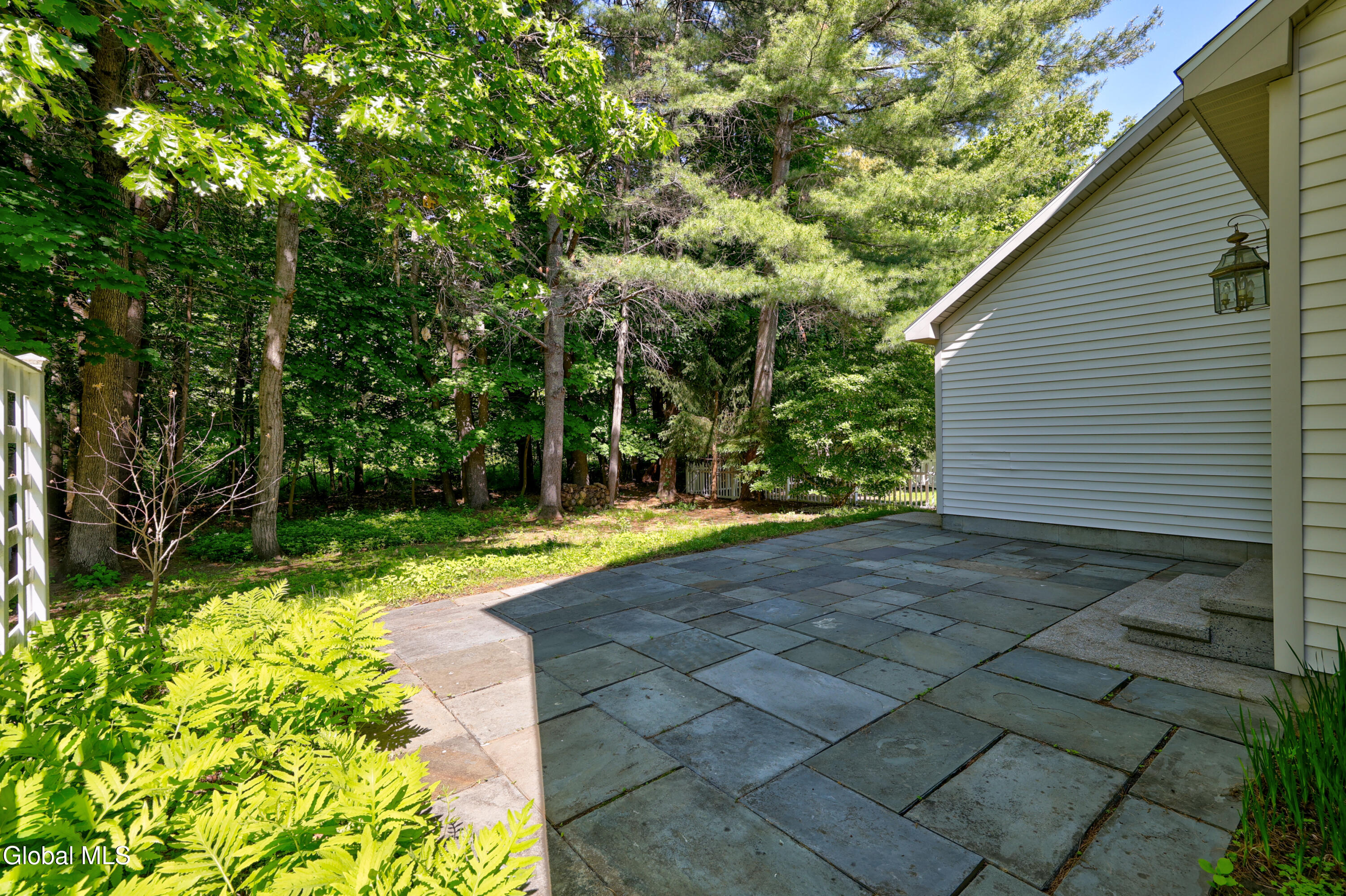 11 Thoroughbred Drive