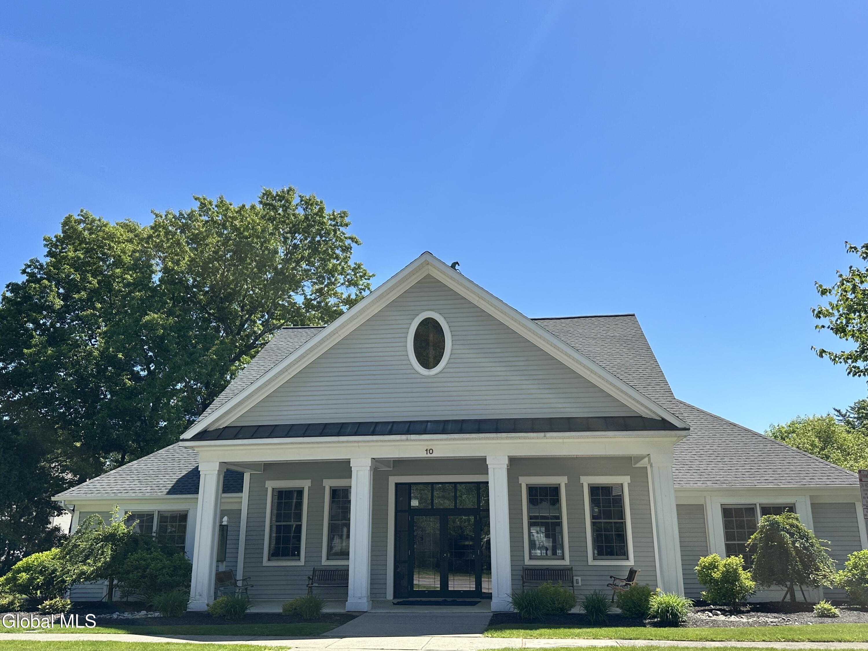 11 Thoroughbred Drive