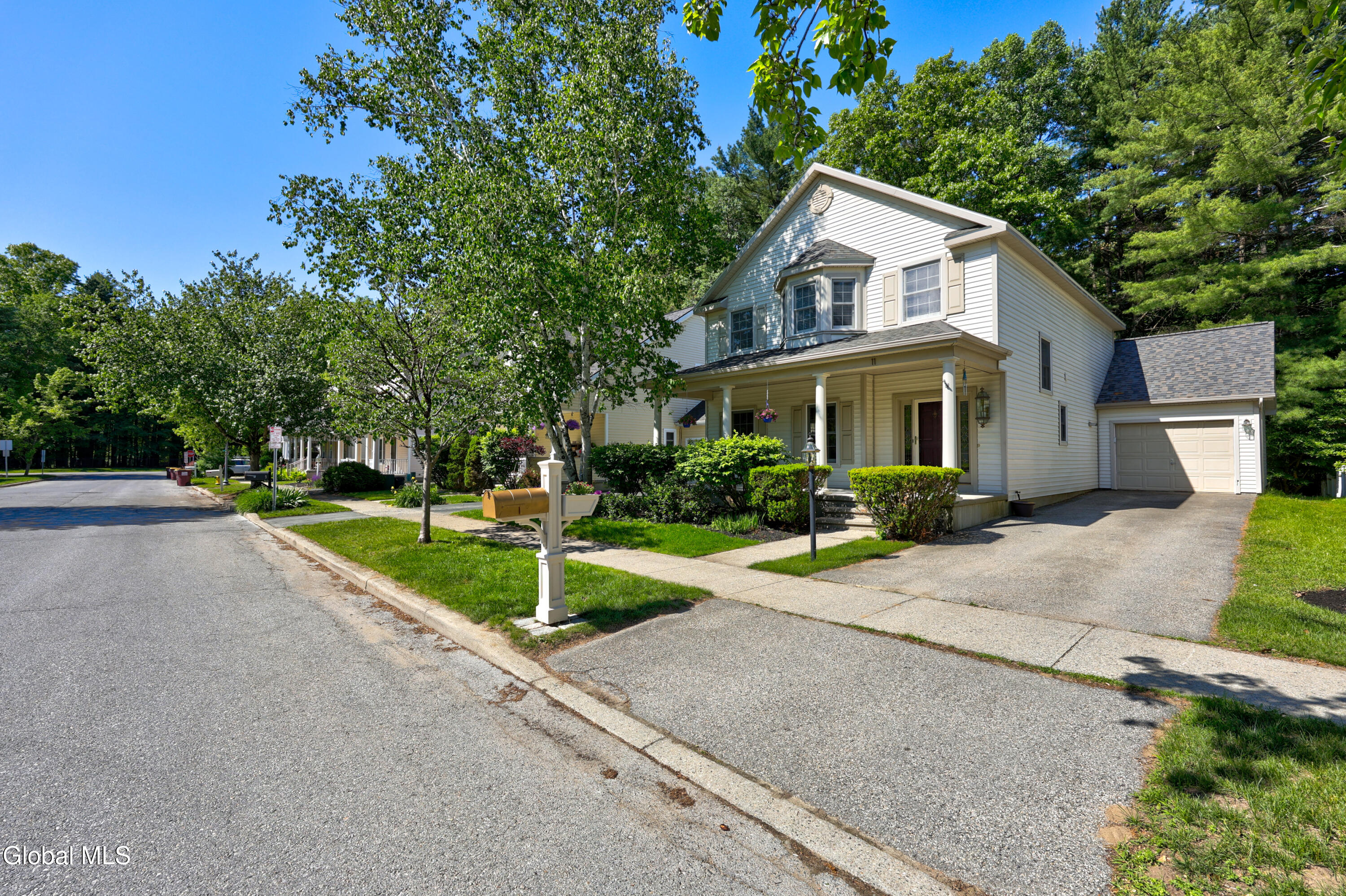 11 Thoroughbred Drive