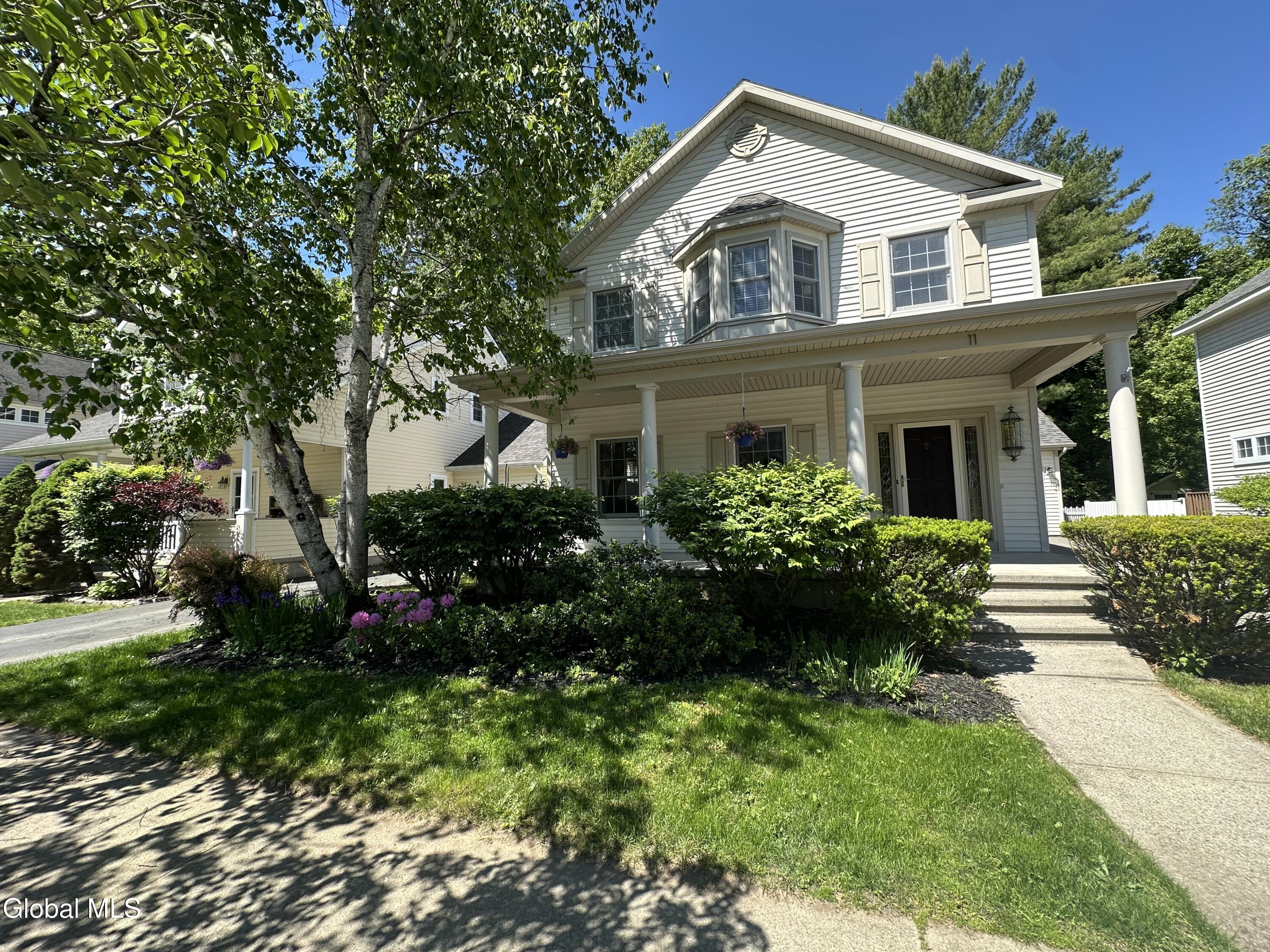 11 Thoroughbred Drive