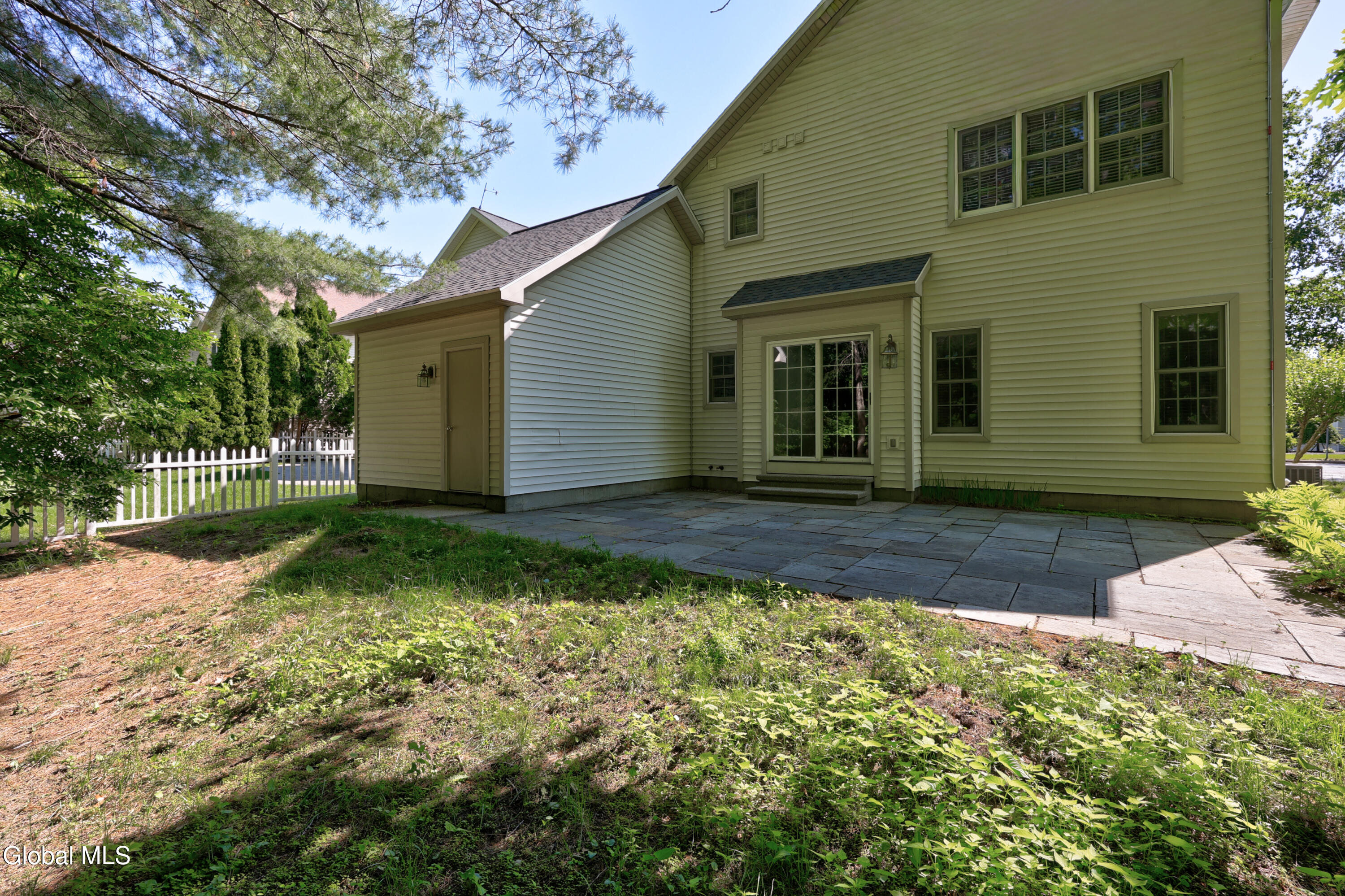 11 Thoroughbred Drive