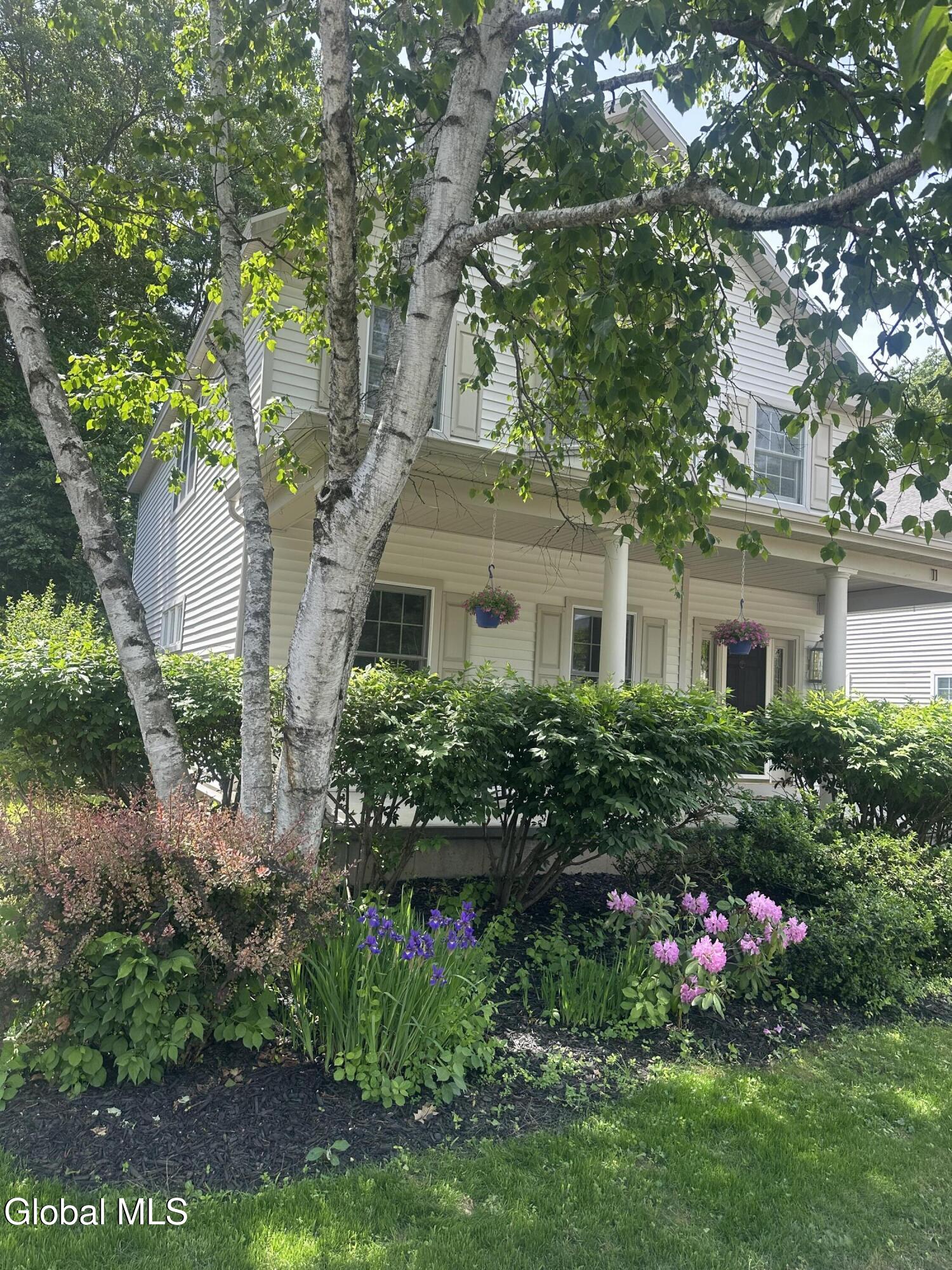 11 Thoroughbred Drive