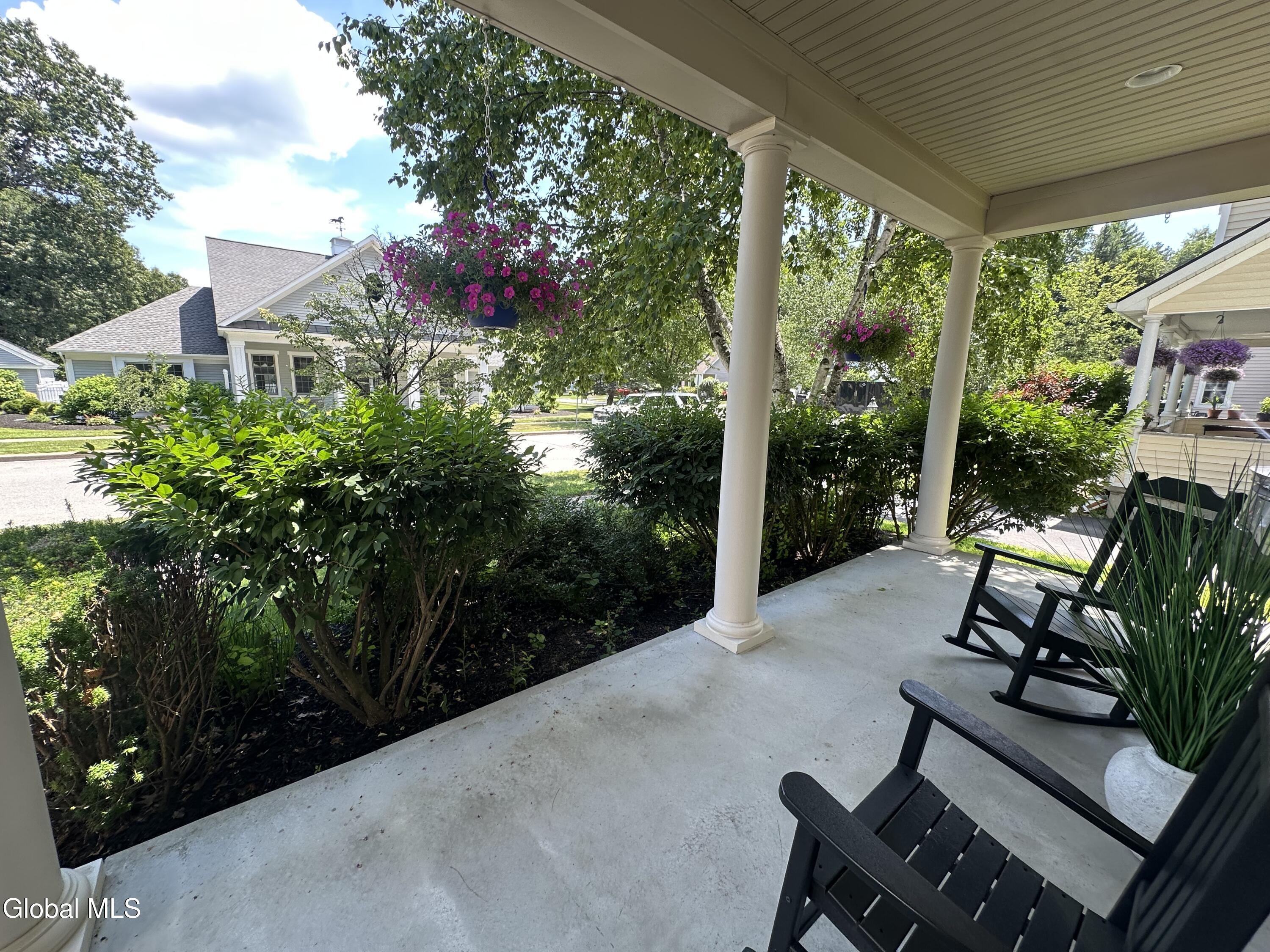 11 Thoroughbred Drive