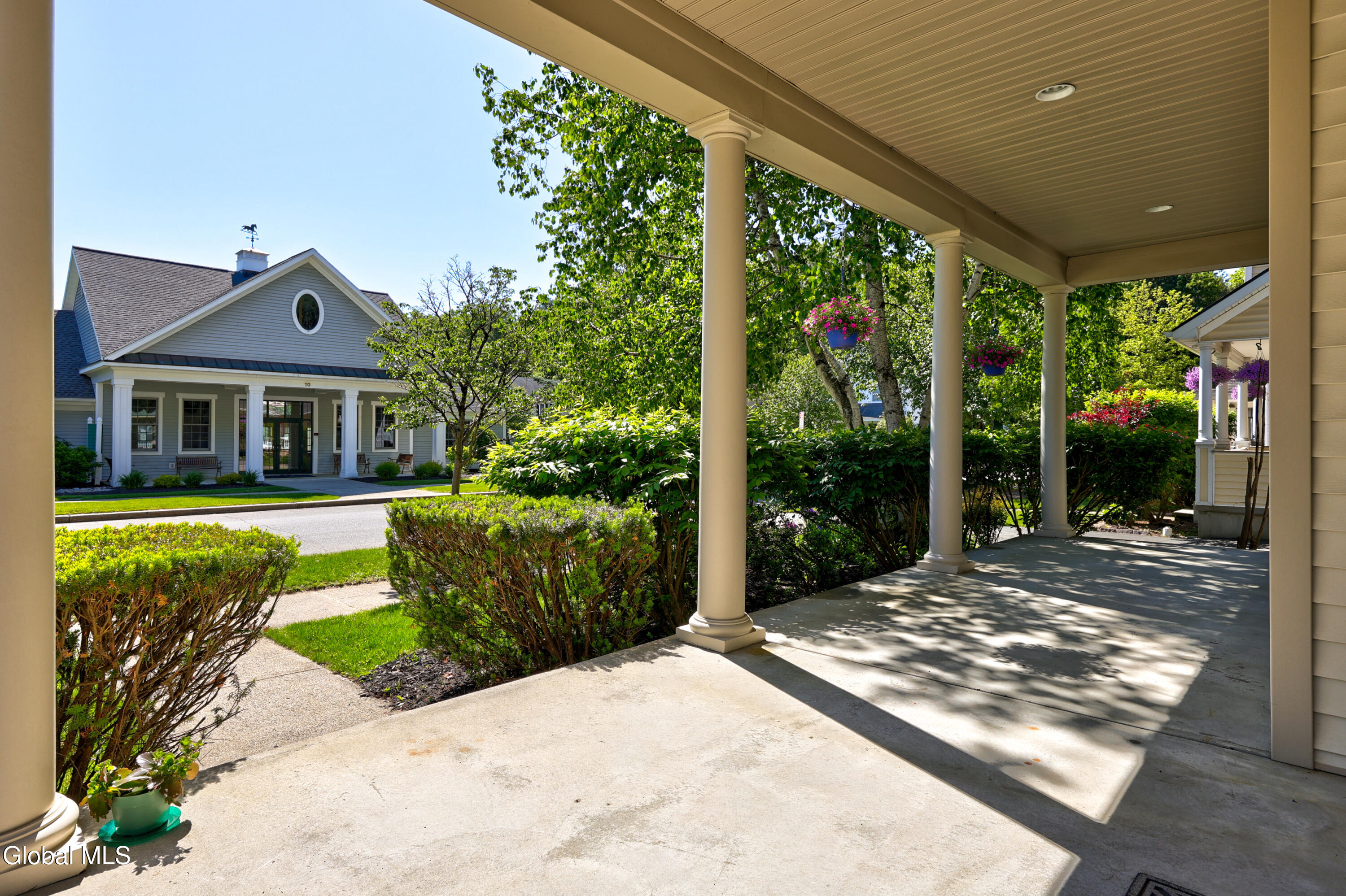 11 Thoroughbred Drive