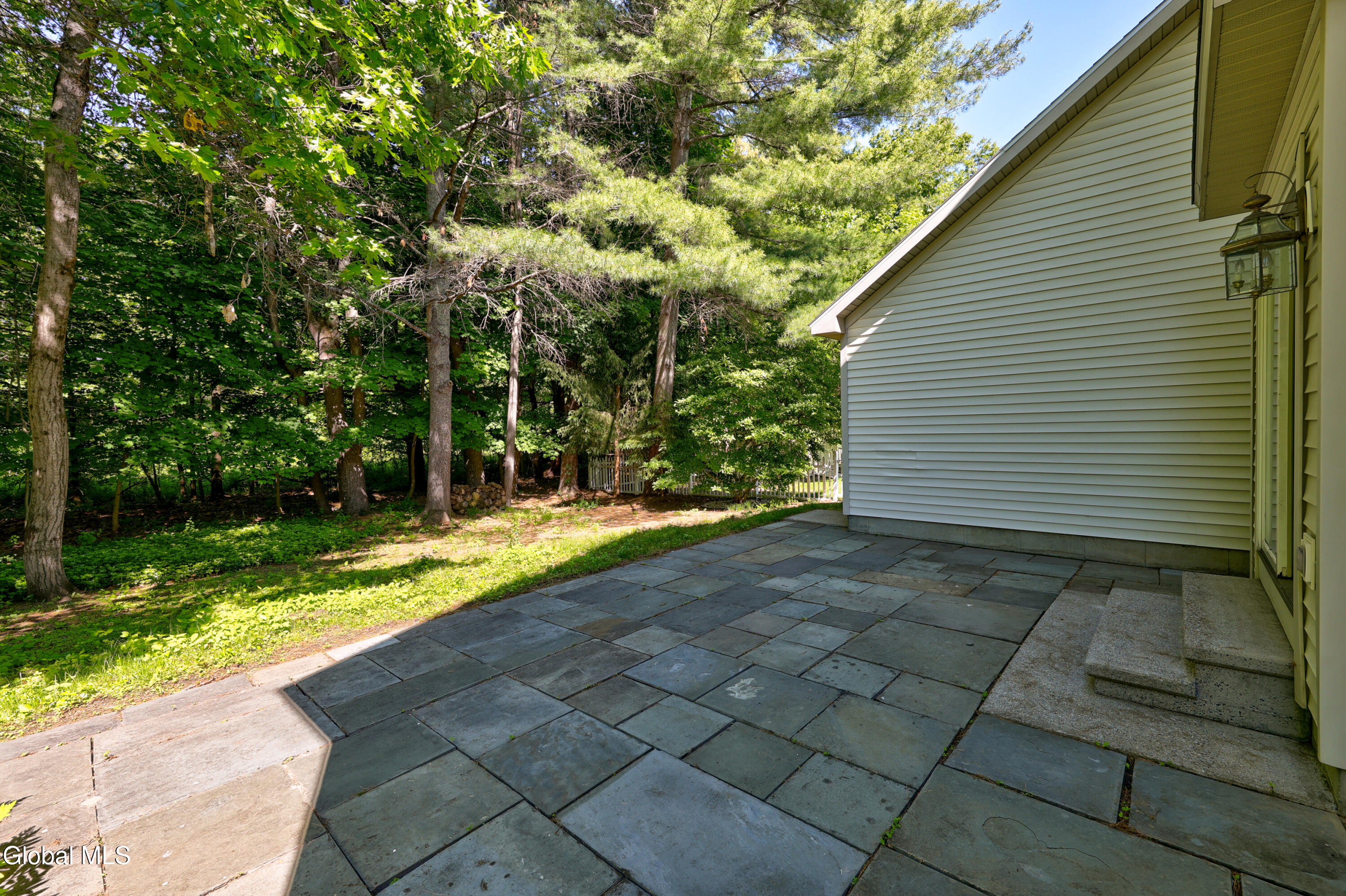 11 Thoroughbred Drive