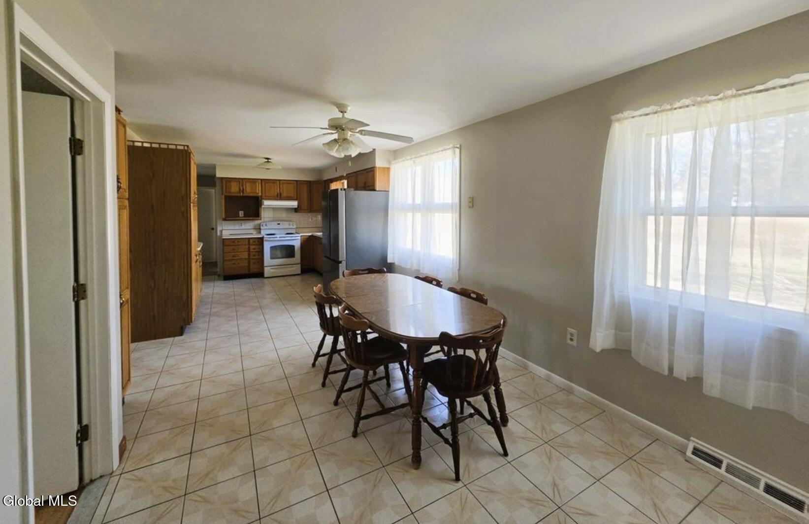 5059 Western Turnpike, 1
